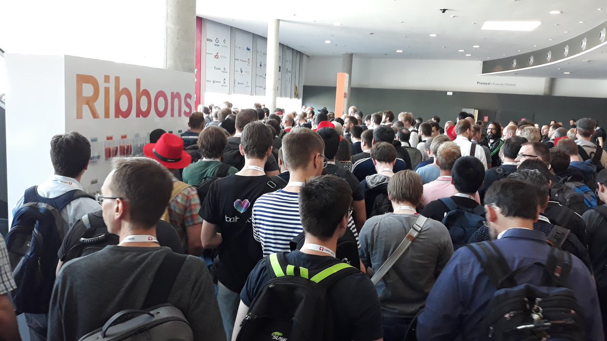 clook0's tweet image. #KubeCon #CloudNativeCon @CloudNativeFdn Unfortunately, escalators don&apos;t, yet, scale.