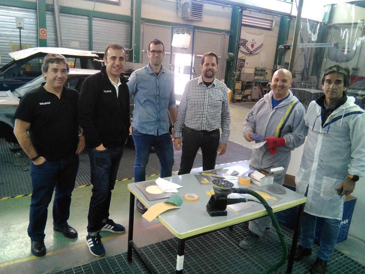 Automozioa_db's tweet photo. #areksongroup #seicar , productos de carroceria probando nuevas lijas y productos de pulido para los mejores acabados en @FPdbosco . #acabadoespejo. Los mejores productos se utilizan en @Automozioa_db . Eskerrik asko. @AreksonGroup https://t.co/CtVOG1azrY