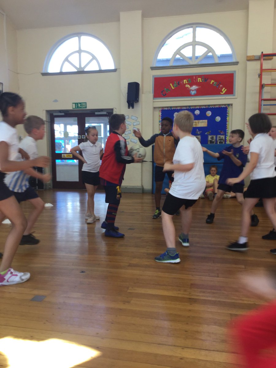 HighfieldBolton's tweet photo. Year 5 were very competitive with their intra competition of benchball- some excellent passing and teamwork in each house. I wonder who will be our overall winners? https://t.co/oXvnVsok3x