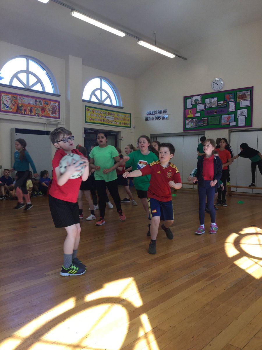 HighfieldBolton's tweet photo. Year 5 were very competitive with their intra competition of benchball- some excellent passing and teamwork in each house. I wonder who will be our overall winners? https://t.co/oXvnVsok3x