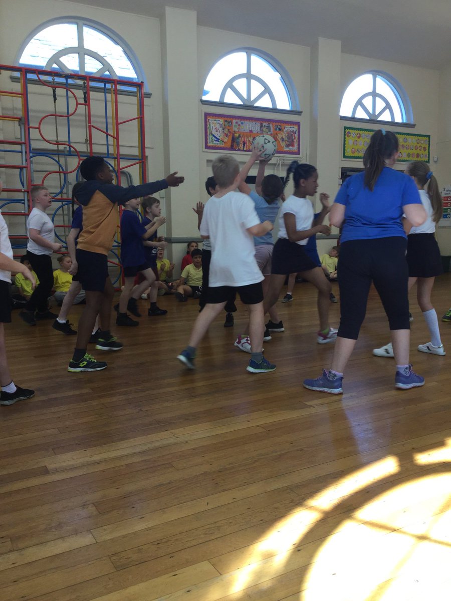 HighfieldBolton's tweet photo. Year 5 were very competitive with their intra competition of benchball- some excellent passing and teamwork in each house. I wonder who will be our overall winners? https://t.co/oXvnVsok3x