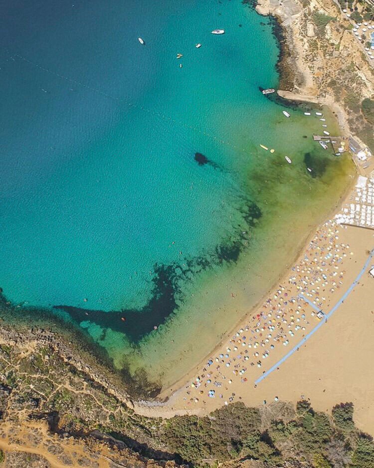 ICTQmalta's tweet photo. Golden Bay is a beautiful sandy beach set within a cliff face in North West #Malta and is one of the most popular sandy beaches located in a 12 min drive from ICTQ Malta. #GoldenBay is one of the island's best Blue Flag beaches, with clean water and various amenities. https://t.co/DvHmaAfRN9