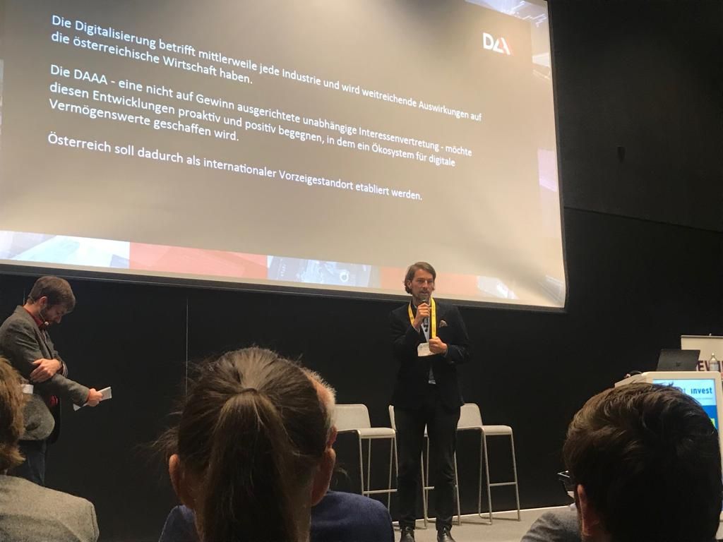 Präsident Chris Miess stellt die Digital Asset Association bei der #BlockchainReal in Wien vor. #DigitalAssets #Blockchain #RealEstate