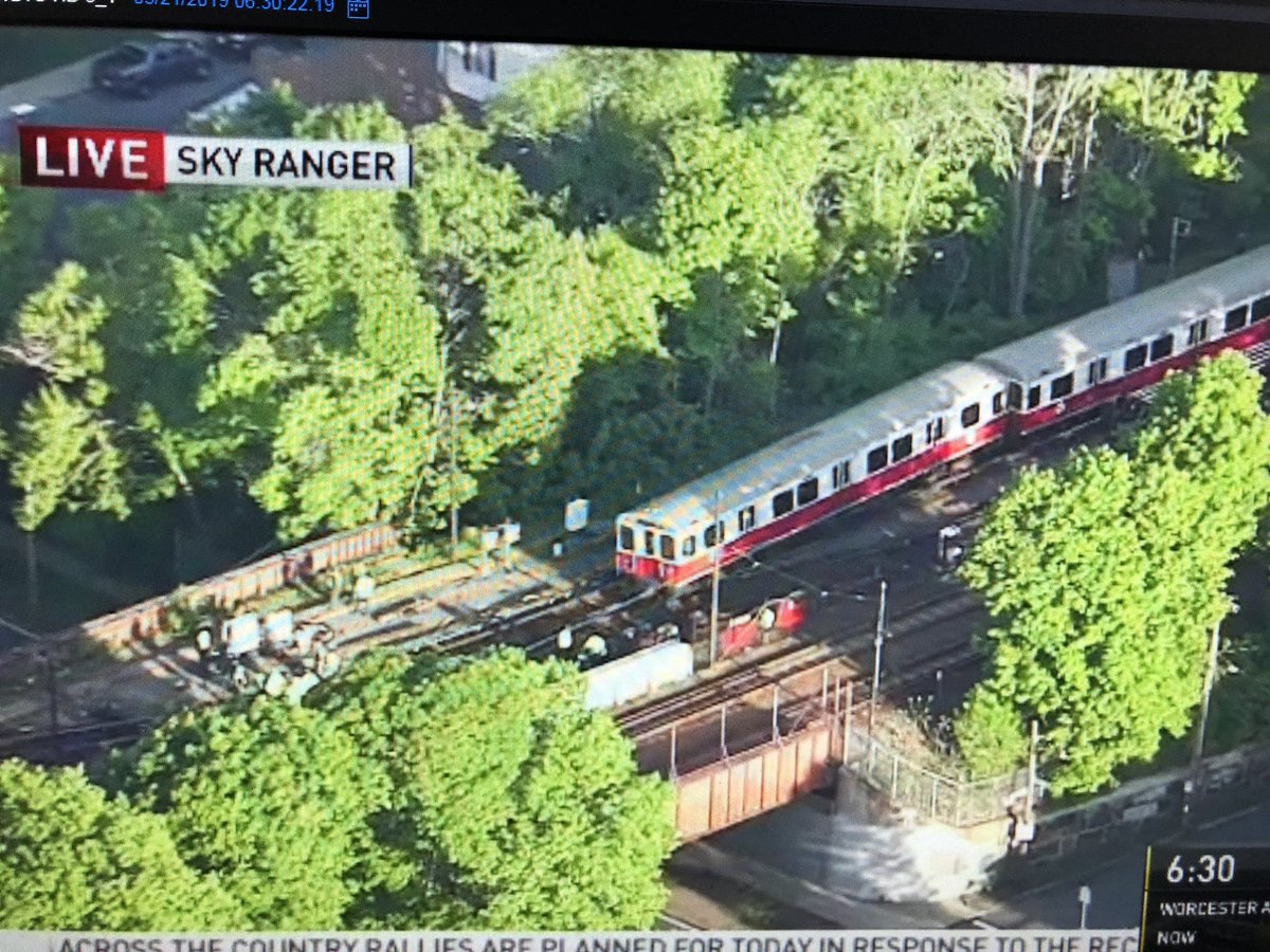 MonicaNBCBoston's tweet photo. Minor derailment in #Dorchester railyard on the #RedLine causing delays and prompting shuttle service between JFK/UMass &amp; Ashmont stops #NBC10Boston #necn https://t.co/X31dstpaBm