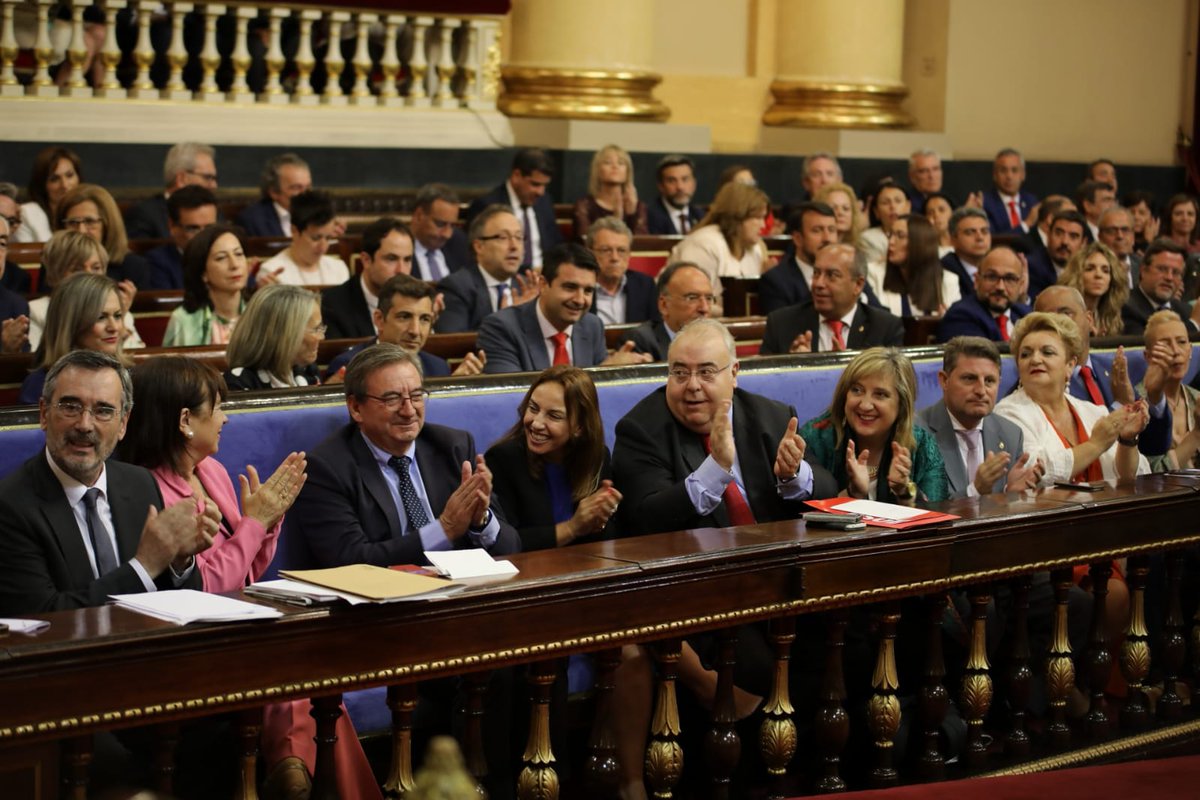 gpssenado's tweet photo. 🏛️@FmartineL, senador @PSOE electo por #Almería, elegido SECRETARIO PRIMERO del @Senadoesp con 102 votos y @OliviaDelgado1, senadora @PSOE electa por #Tenerife, elegida SECRETARIA SEGUNDA, con 99 votos. 

#XIIILegislatura #13Legislatura https://t.co/dd2iOBTbiS