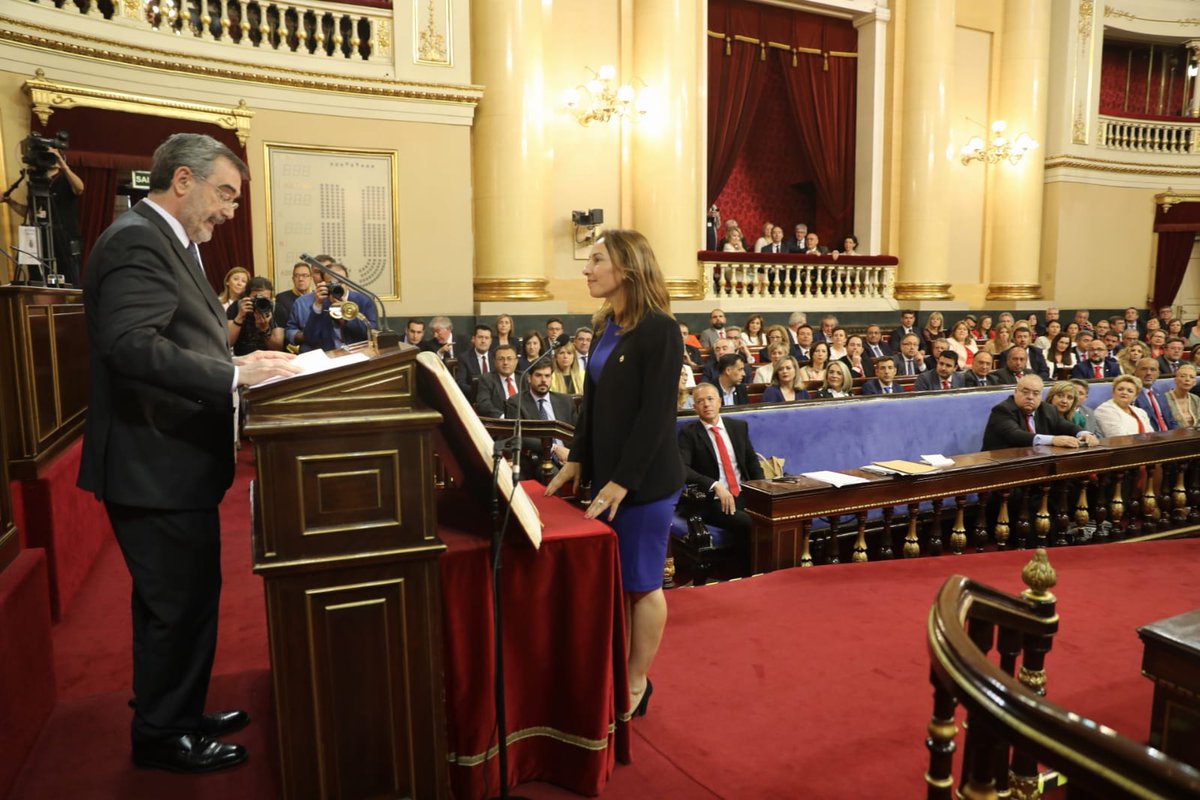 gpssenado's tweet photo. 🏛️@FmartineL, senador @PSOE electo por #Almería, elegido SECRETARIO PRIMERO del @Senadoesp con 102 votos y @OliviaDelgado1, senadora @PSOE electa por #Tenerife, elegida SECRETARIA SEGUNDA, con 99 votos. 

#XIIILegislatura #13Legislatura https://t.co/dd2iOBTbiS