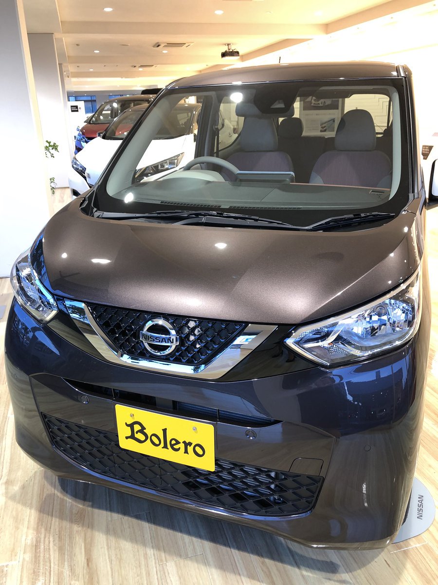 dayzychiba's tweet photo. #DAYZY が #新型日産デイズ を徹底的にツイート✨
デイズの中でも特にオシャレな「#Bolero(ボレロ)」を紹介。まずは外観。お店に展示してあるアッシュブラウンのボレロを📸パシャリ。ボレロ専用の真っ白なホイールとドアミラーの組み合わせがすごく可愛い。う~ん、もっと紹介したい💦 https://t.co/0O4aVbIerU