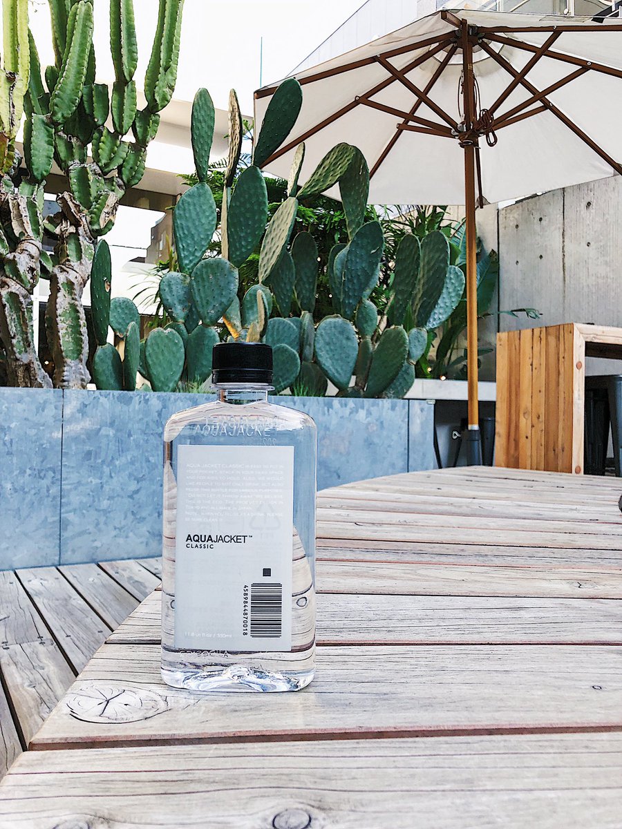 AQUA_JACKET's tweet image. AQUA JACKET CLASSIC can match any kinds of scenery...
#aquajacket #aquajacketclassic #flatbottle
#mineralwater #ミネラルウォーター #naturalmineralwater