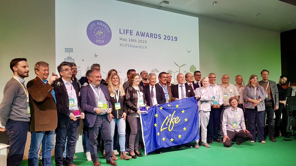 greenammonia_eu's tweet photo. Hoy es el #Aniversario de @LIFEprogramme y queremos felicitar a todos los premiados en los #LIFEAwards19  procedentes de 🇪🇸 🇬🇷 🇮🇹 🇨🇾, y en especial a 3 #LIFEprojects españoles, de los cuales uno es de #Valladolid 😀😍👏
@SmartHospitalEU @LifeAGROintegra #LifeRuralSupplies https://t.co/4o7uQlFvns