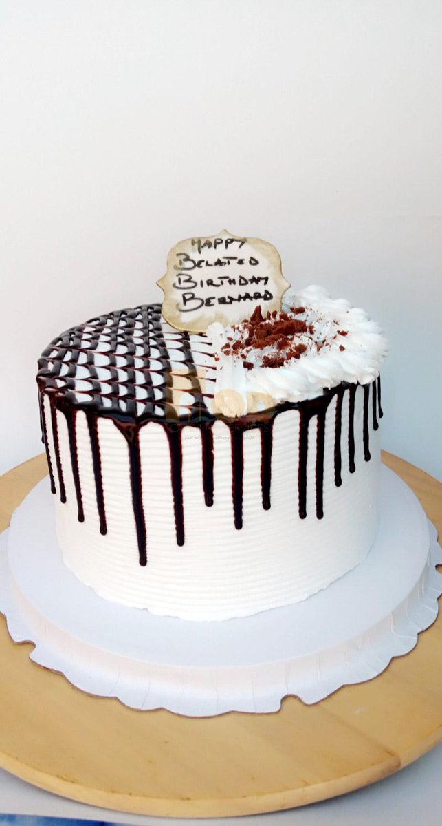 modcatering37's tweet photo. Need Birthday cake or wedding Cake? Call M.O.D now on 0248784840. #ShattaTuesdayMarket #ChefMOD #Chef #Cake #Birthdaycake #weddingcake #celebrationcake https://t.co/N3c7wHHBzK