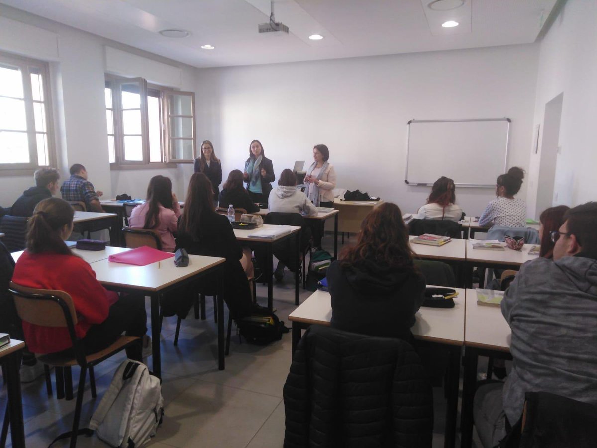 ErasmusSjo's tweet photo. La segona setmana de maig la professora Teresa Alonso de @SJO_GE va participar a un #JobShadowing organitzat per @ConselleriaEducacio dins del projecte #EuroFPBalearIV a Verona -Itàlia... https://t.co/T3l9Tb2S4f