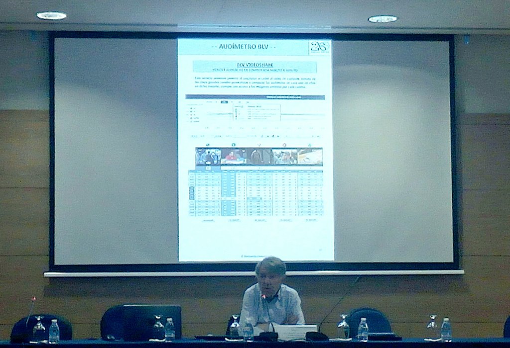 Meri_SM's tweet photo. Nuestro compañero Ricardo Vaca de la @HumYComCEU nos habla de audiencias, matemáticas y Big Data en este I Congreso de Matemáticas&BigData organizado por #ASEPUMA y la @urjc y dirigido por @RaquelIbarA https://t.co/UCuhIARSqN