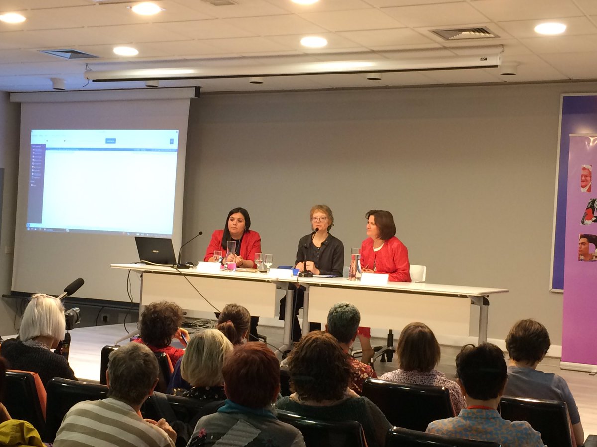 IgualdadZGZ's tweet photo. Continuamos la #EPFZGZ con la ponencia de Elvira Burgos, profesora de Pensamiento Feminista y Filosofía del Cuerpo en @unizar que nos habla desde su experiencia propia de #transfeminismo recordando las célebres Jornadas Feministas de Granada de 2009
https://t.co/wSynvvXSSE https://t.co/4Pkj10Knha
