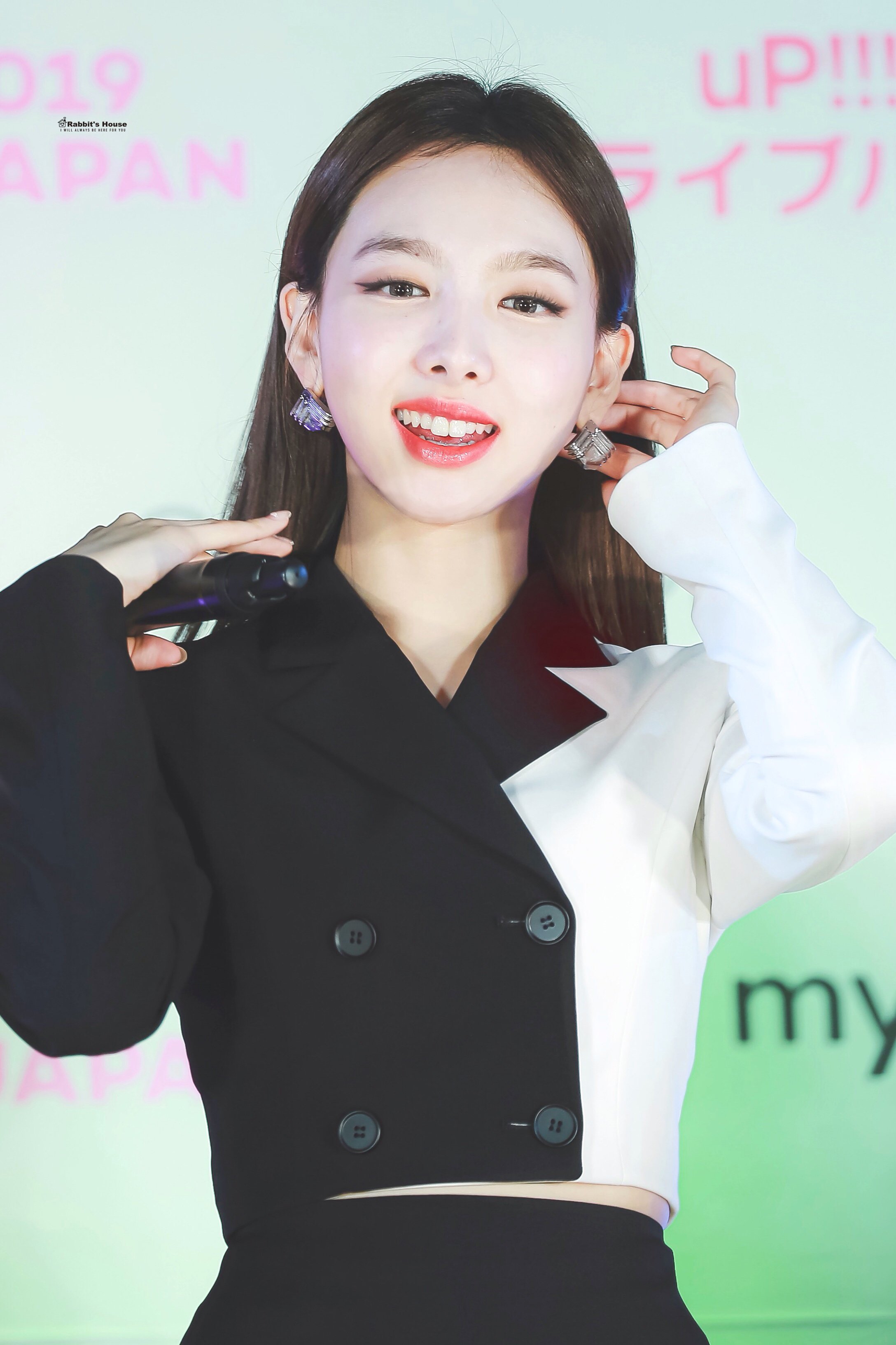 D7FgHOaVUAAraxD.jpg:orig