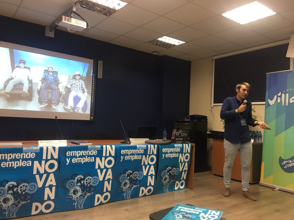 @juanjo_woolax contándonos la historia y las decisiones detrás de <a href="/Woolax_Official/">WOOLAX</a> una #startup creada para luchar contra el estrés #tecnologia #eyevillalba19  <a href="/AyuntamientoCV/">Ayuntamiento de Collado Villalba</a> <a href="/VillalbaActiva/">Villalba Activa</a>