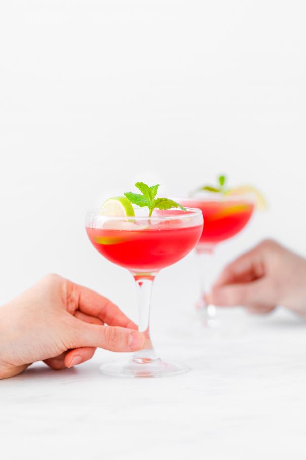 SimpleeAloe's tweet image. Hollaaa to the weekend! Who&apos;s going to be sipping on cocktails this eve? 🍸🍹Remember to add a little Aloe to spice things up and boost your #GutHealth at the same time 😬 #AloeEveryday