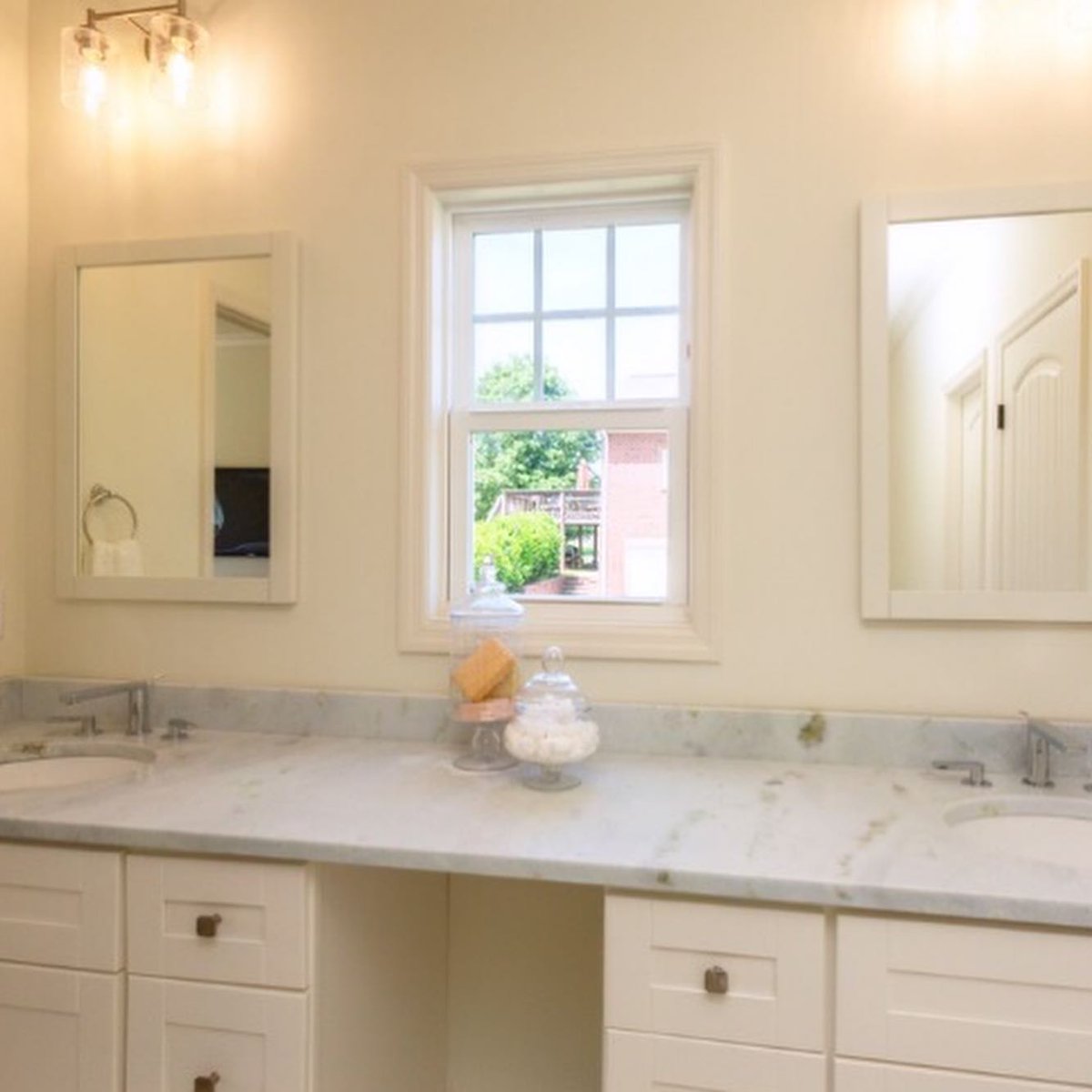 DuratusP's tweet photo. #bathroomgoals in the master bathroom at 1321 12th St, Pleasant Grove AL.
.
.
#bathroomgoals #bathroomdesign #masterbathroom #spatub #newconstruction #bathtubgoals #newconstructionhomes #alabamarealestate #duratusproperties @ Pleasant Grove, Alabama https://t.co/Eqx7X55jva