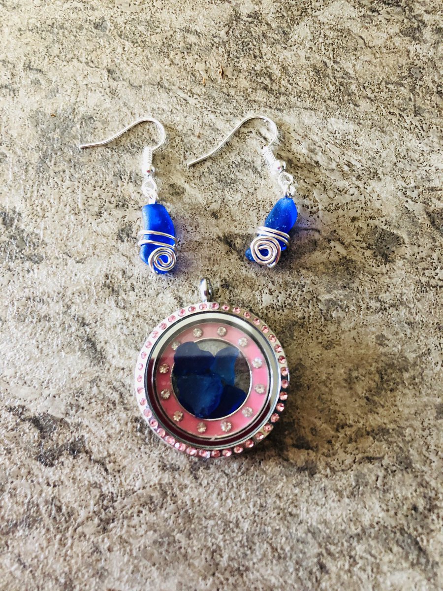 ArgyllSeaGlass's tweet photo. Another wee #sneakpeek of a beautiful #blue #floatinglocket pendant &amp; earrings coming today on https://t.co/6JfHhNcKZo 😍😍#lochlong #Scotland #MadeInArgyll #MadeInScotland #Argyllseaglass #TuesdayMotivation #TuesdayThoughts https://t.co/gitAGSpZUE