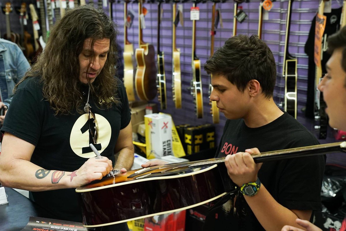D_Dat_Man's tweet photo. #bonjovimemories when I met @TheRealPhilX in Sydney 2018 #thinfstour #thinfstour2019 #thinfstour2018 https://t.co/LiYGYJcFCe