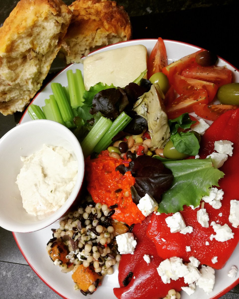 Terapin23's tweet photo. Want a massive low fat meal that's under 600kcal? Look no further! #weightloss #summerbody #HealthyEating #highprotein #goodfats #rawfood #diet #veggie #vegetarian #lowcalorie #fillingfood #YouCanDoIt #youcan #easyweightloss #easy #aesthetic #Enjoy https://t.co/WlxfQL3gjw