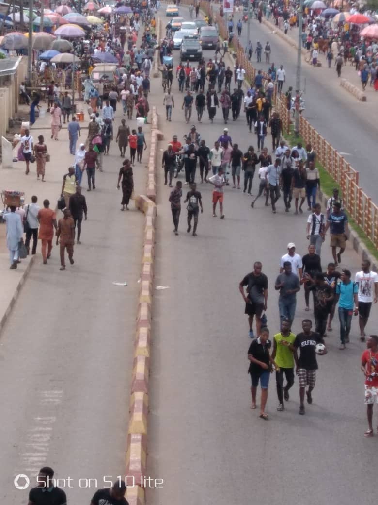 OladapoMoses1's tweet photo. The whole world should come to our Rescue. Akure nwโโโโโ@RotimiAkeredolu
#ReduceOsustechTuition
#qualityeducation
#saveourfuture
@TVCconnect @channelstv @nanonlineng @TheNationNews @MobilePunch @Telegraph @TheSun @NTANewsNow @NGRSenate @AsoRock https://t.co/RVB8yEY6lc