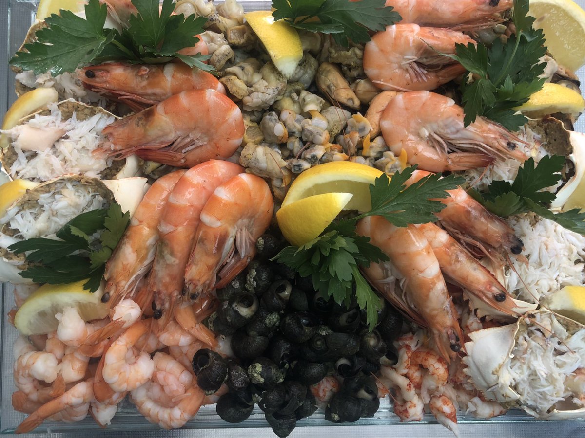 Passion4fish's tweet photo. Sunshine makes us smile βοΈ even though we have to work twice as hard #fishprep https://t.co/9rHiSTZI2r