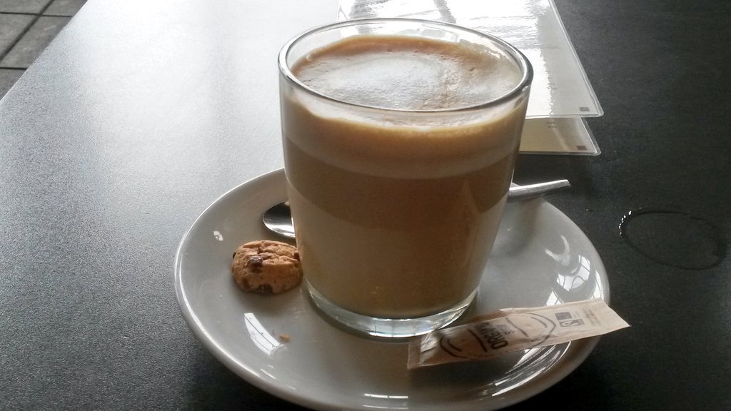 DaGr77's tweet photo. Koffie verkeerd in einer richtig coolen Location #IJkantine #NDSMwerf #Amsterdam #DanielOnTour https://t.co/Smn8PPfb9Y