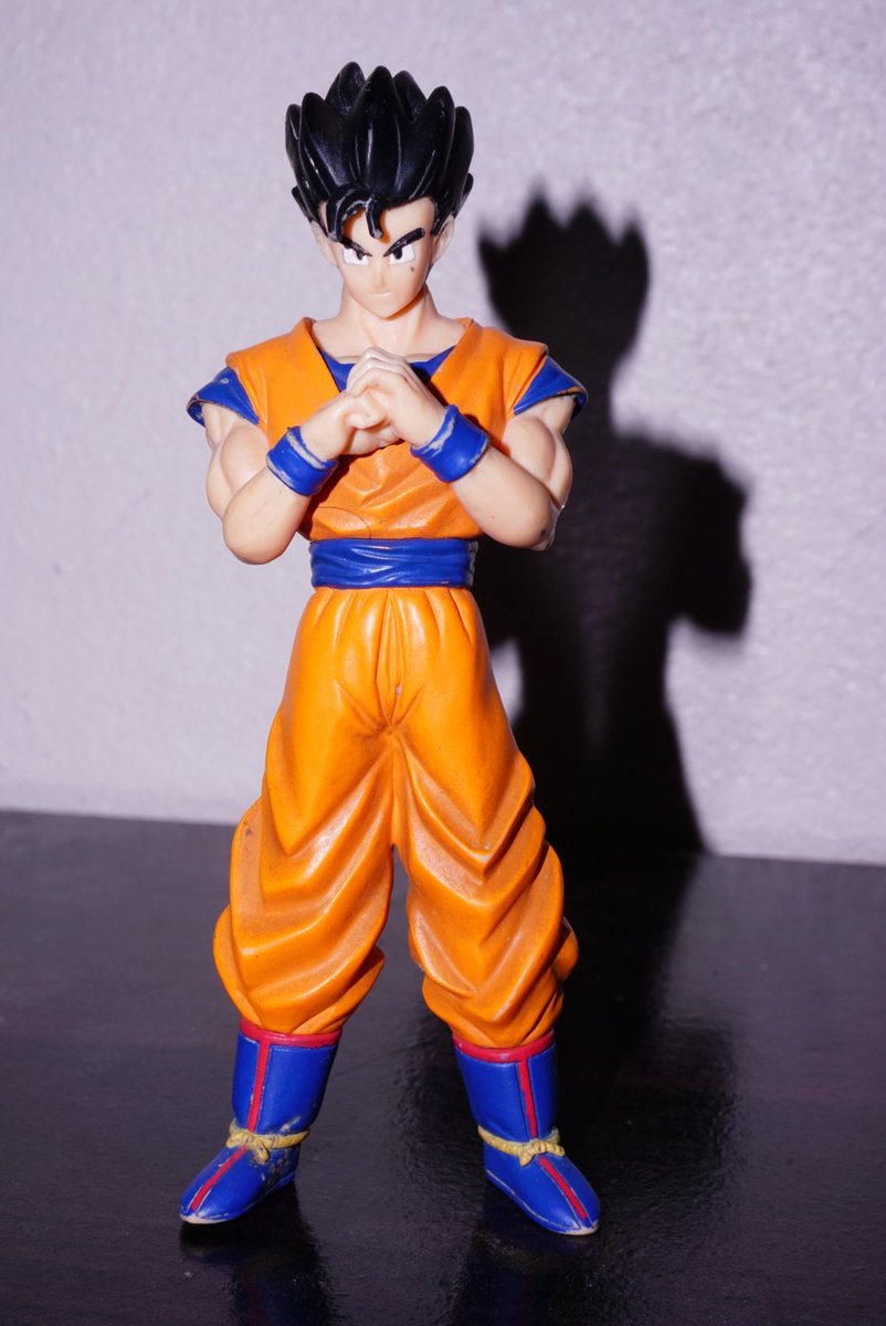 FIGURE tweet media