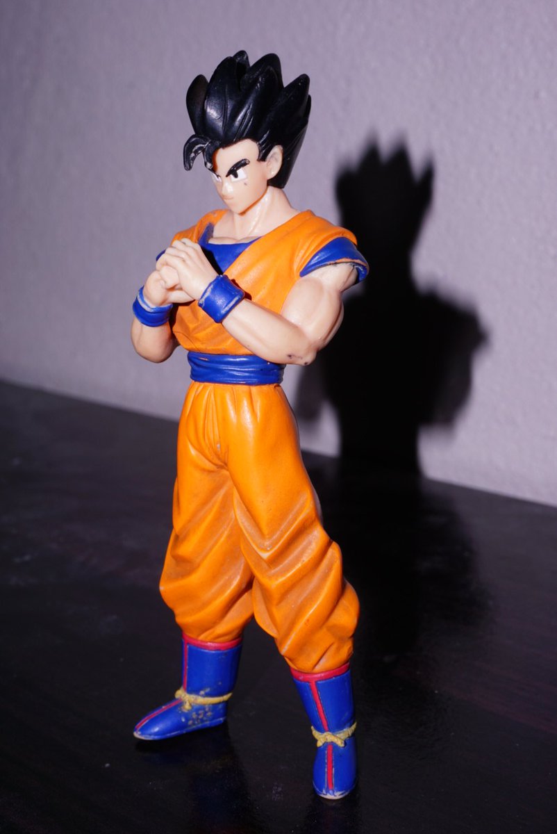 FIGURE tweet media