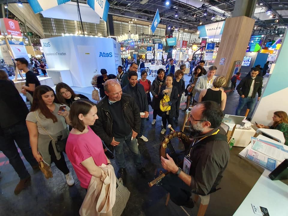 keytam_drum's tweet photo. #jogadoc au salon #vivatechnology sur le stand de @IMTMinesAles . Un fort intérêt du public devant le #keytam 5h d'exposition et 5h de démos NON STOP! Un véritable objet serait-il plus attractif qu'un logiciel? https://t.co/nGtEYnSahK