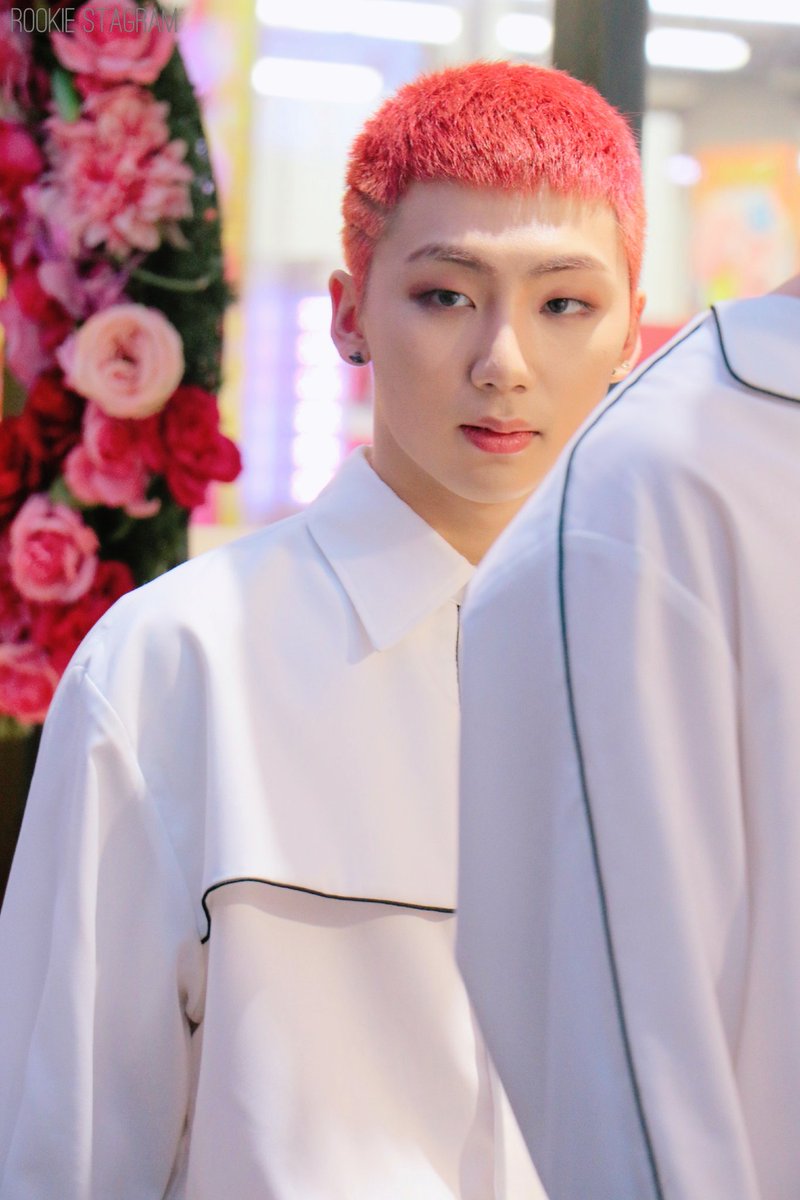 Rookie_0419's tweet photo. 190503 홍보
꽃미남 루키군👶🏻💕

#BIT #비아이티 #ROOKIE #루키 #HYEONSEOK #현석  #정현석 @bit5_official https://t.co/YRbENxy60v