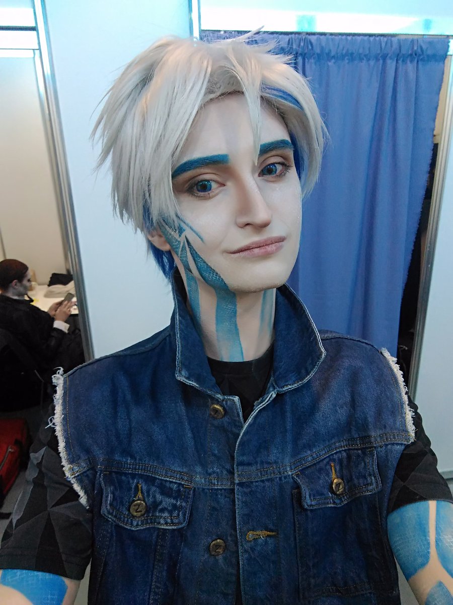 Alex_Fuck_Yeah's tweet photo. Могу бесконечно смотреть на грим, который мне наколдовала на #ComicConSPb @l_EatYouAlive_l 💙
Советую всем в Питере познакомиться с этим молодым замечательным визажистом/гримером ✨ https://t.co/qZzIWjL5OX