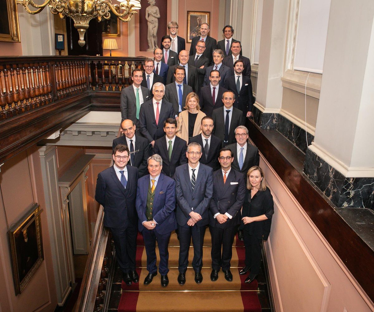SpainChamberUK's tweet photo. Puesta al dia con el Gobernador del @BancoDeEspana y el Foro Financiero de @SpainChamberUK esta semana. Gran intercambio de ideas repasando la actualidad económica y financiera. #FinancialForum https://t.co/wLNZGRt6FK
