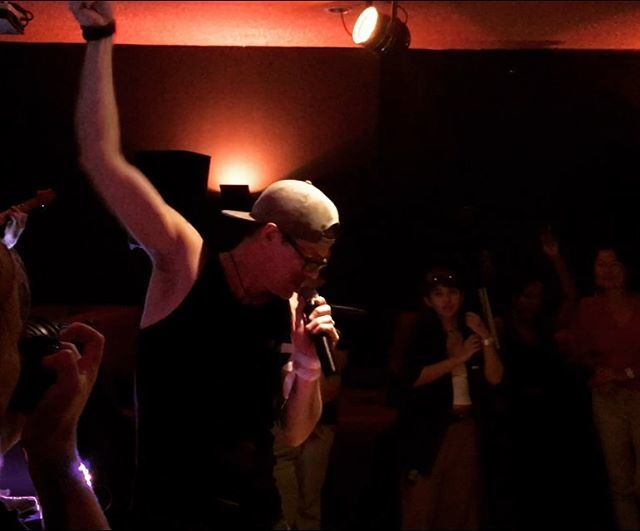 SuperflyBkk's tweet photo. “This is a song for the departed...”
Moments from a magic moment .
.
.
#freestyle #freestylelifestyle #bangkokartistcollective #freshlysqueezedsounds #cypher #freestylecypher #livemusic #livehiphop #hiphop #indie #electronic #funk  #freestylerap #mc #emcee #rap #openmic #tha… https://t.co/SjCt5K3C2H