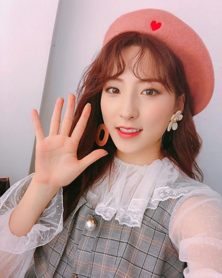 roseyhye's tweet photo. @poutyongies https://t.co/4fkCGOU9vg
