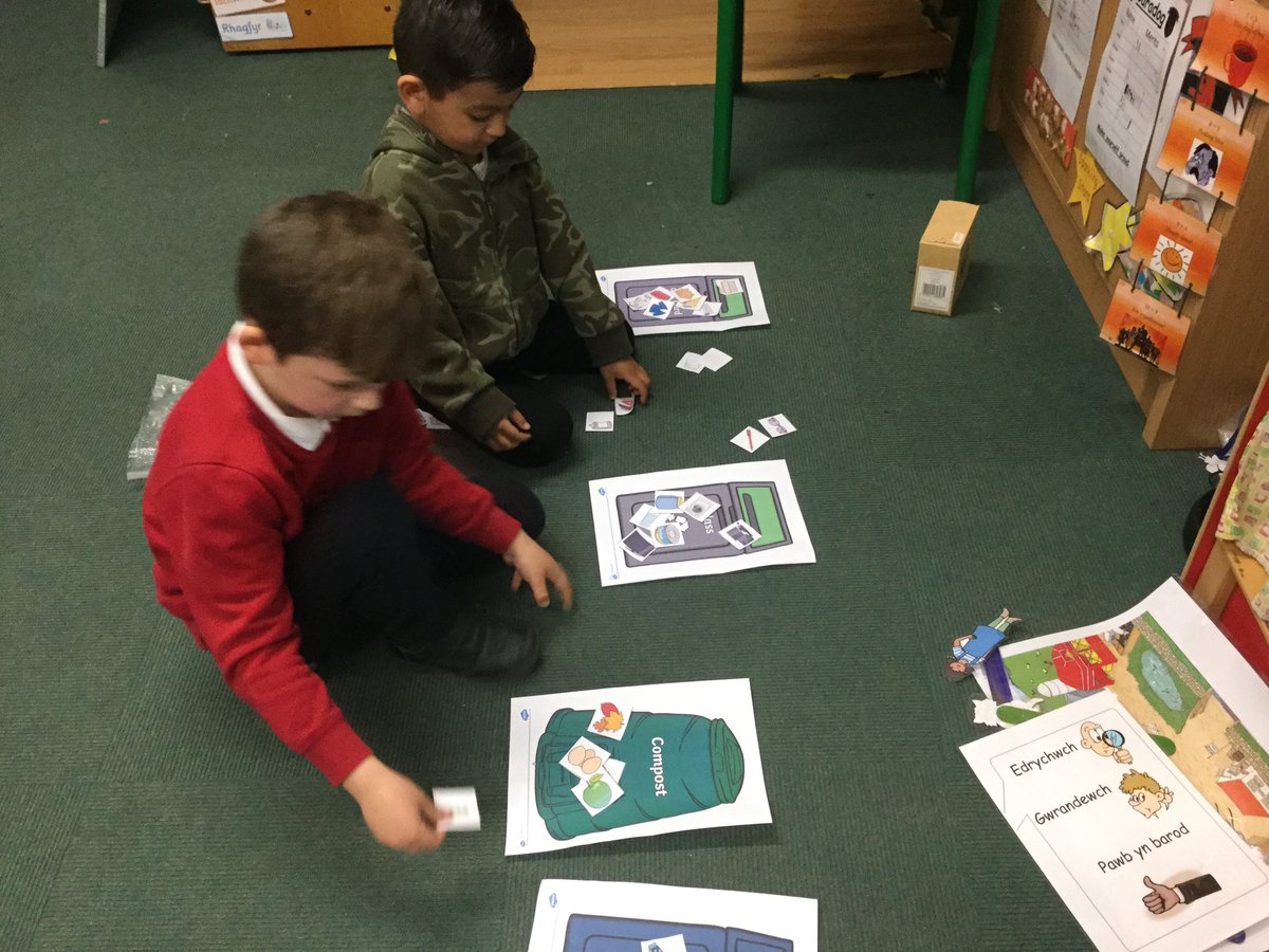 Yr1GUPS's tweet photo. Class 1C sorted rubbish and made posters to remind everyone to care for the environment as part of our Green Day yesterday. @Yr1GUPS  #GUPSGOGREEN #GUPSECO https://t.co/ch0zsIfI4U