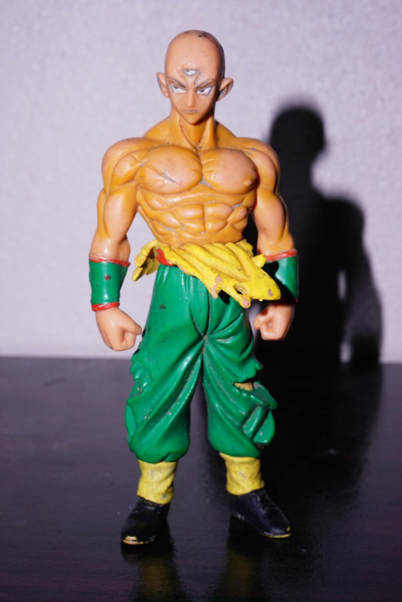 FIGURE tweet media