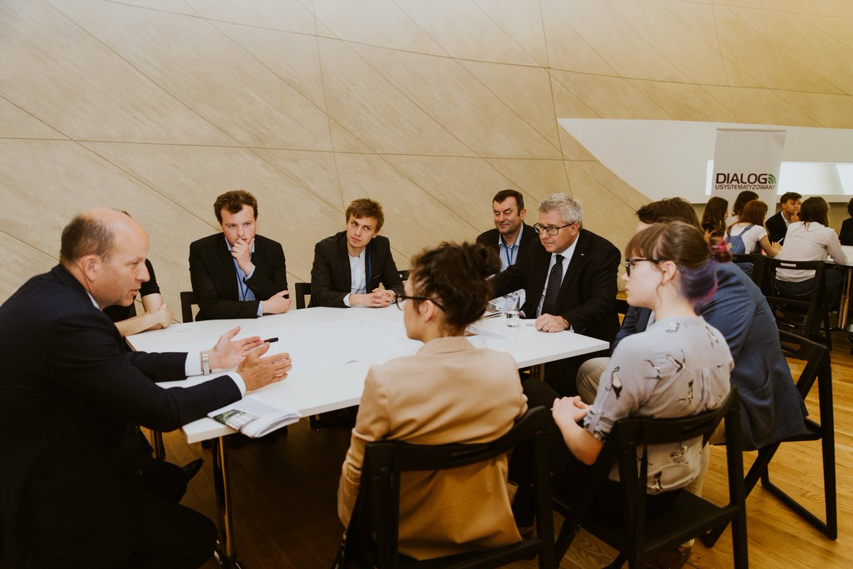 may_org's tweet photo. Debata "Jak zadbają o przyszłość młodych w Europarlamencie?" już za nami. Wierzymy, że głos młodych Europejczyków musi być lepiej słyszany! 🇪🇺Dziękujemy wszystkim, którzy wzięli udział w panelach #may_org

@profMarekBelka @Radziwill_K @r_czarnecki @danutahuebner @piotrapel https://t.co/tENIwQJo4p