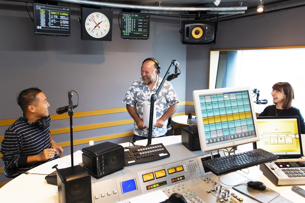 #海研897 の最初のゲストは #DefTech のMicroさんでしたねぇ🏄‍♂️
Microさんのくらしで大切なことは
"ワンちゃんとの時間🐕と家事に手を抜かないこと🏡"でした😊
＼＿＿＿＿＿＿／
　　　　O ﾓﾜﾓﾜ
(*´･ω･`)ｏ

#Lazy897