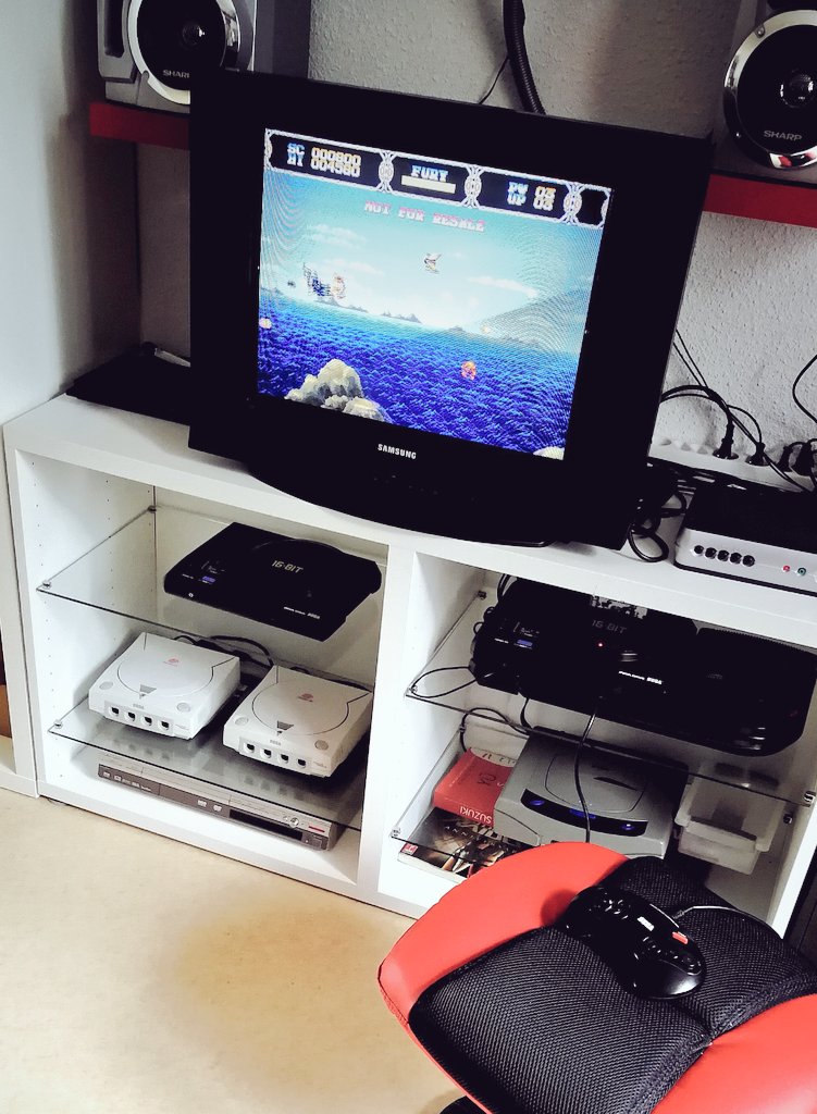 whiteninjaretro's tweet photo. Today we test the latest Irena's build on a Japanese Megadrive (VA 2) and everything works properly. 👍 #retrogaming #homebrew #indiedev #gamedev #megadrive #segagenesis #genesisdoes #bluid #soon #prototype https://t.co/z99kVbZPyX