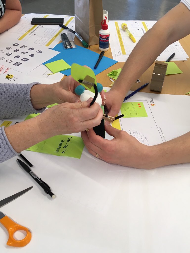 Utvecklingsenh2's tweet photo. Vi kör utbildning i tjänstedesign och den kreativa processen blomstrar! /SE https://t.co/uMMrhW6hmc