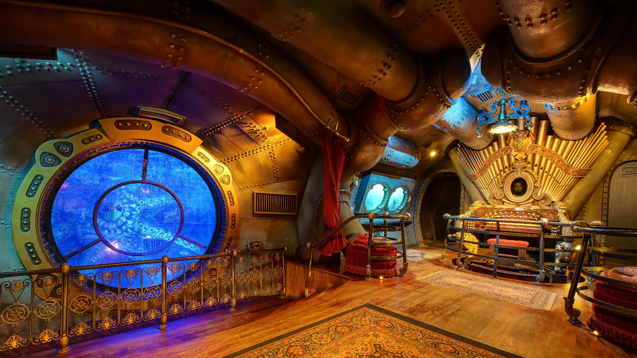Disneyland Paris trên X: "Si vous embarquez à bord du Nautilus, méfiez-vous de l'eau qui dort... 🦑 #Discoveryland https://t.co/k9Kp0C8o6w" / X