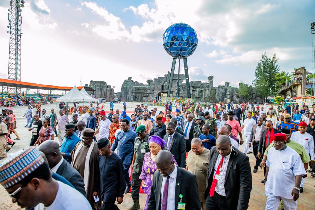 BroodaMee's tweet photo. H.E vice president @ProfOsinbajo also commissioned Freedom Square in Owerri Imo state.
Kudos to Owelle @realRochas

@scarfizal @DeeOneAyekooto @woye1 @segilolaa @jeffphilips1 @APCNigeria @apcyouthomoodua https://t.co/96K8uzfpIj