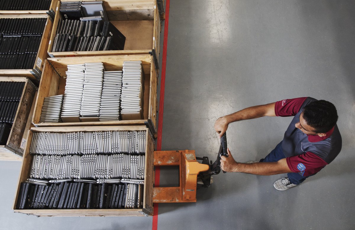 CircularIT's tweet photo. More than 160 million new laptops are made every year, causing the same amount of greenhouse gas pollution as the entire airline industry. Don’t buy new, buy better. 

#laptops #sustainability #carbonneutral #circulareconomy #remanufactured https://t.co/V7M8XqFNW9