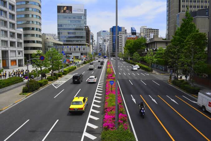 The streets are clean. Pedestrianized. Street cleaners. Street cleaning. общество «ищейки» с боу-стрит.
