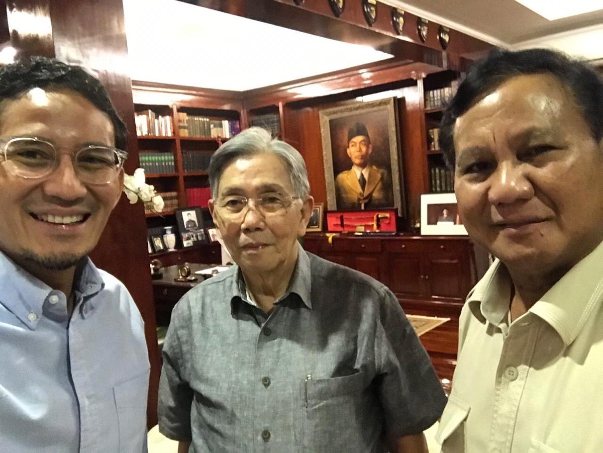 Terima kasih pak Kwik Kian Gie sbg Penasehat Prabowo-Sandi yg telah mampir di Kediaman Pak <a href="/prabowo/">Prabowo Subianto</a> &amp; memberikan masukan apa yg harus dilakukan setelah fase pengumuman KPU sbg bentuk perhatian beliau terhadap demokrasi Indonesia Adil &amp; Makmur. Friend in need is a friend indeed.