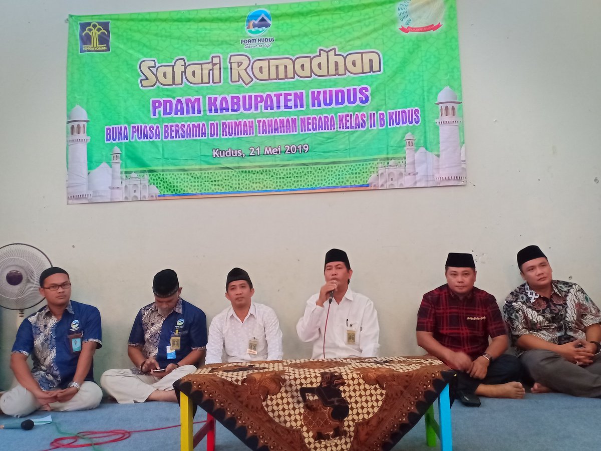 m.facebook.com/story.php?stor…
<a href="/laportamzil/">laportamzil</a> 
<a href="/tamzil_hartopo/">Bupati & Wakil Bupati Kudus</a> 
<a href="/ganjarpranowo/">Ganjar Pranowo</a>