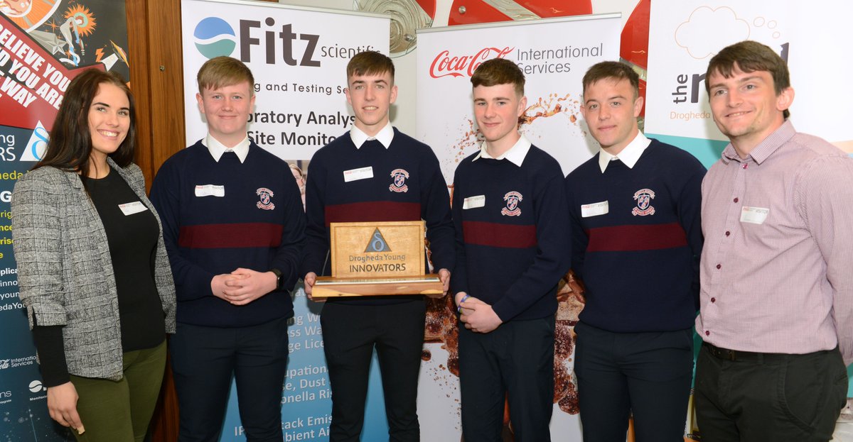 DYInnovators's tweet image. Winners of DYI 2019 - students from St Mary's Diocesan school, with their project "Music and Memory". Guys help patients with Alzheimer's disease to improve their memory by creating personalised music playlists! Well done!