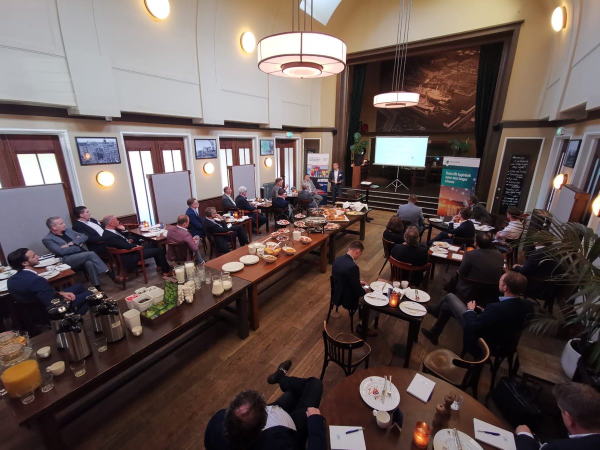 Op 15 mei vond de ontbijtsessie ‘zonder data geen duurzaam vervoer’ plaats in Courzand. Ruim 50 RPPC-leden gingen vroeg uit de veren en verzamelden vanaf 07:30 uur op de Rotterdamse Heijplaat voor een goed ontbijt. Lees hier de volledige terugblik: bit.ly/2VE4blX