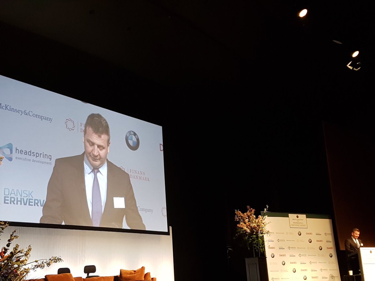 moscicka_dendys's tweet photo. Great edition of this year's #womenomicscph conference - strong focus on female leaders, women in #STEM &amp; banking, #paymentgap &amp; inclusion. Congratulations to @GudlaugurThor @MFAIceland on the Honorary Award! https://t.co/07J8A4TIrj